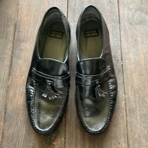 NUNN BUSH men’s black slip on loafer with tassels size 10, medium